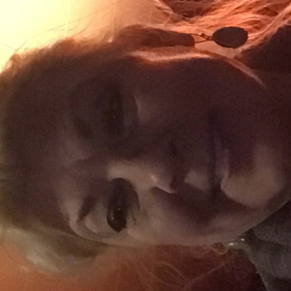 Meet your Posher, Cynthia - Picture 2 of 2